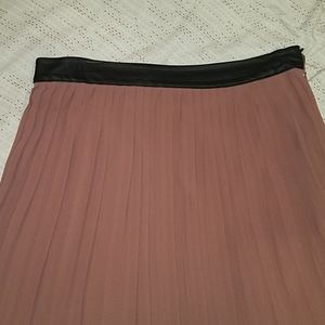 pleated skirt with leather waistband